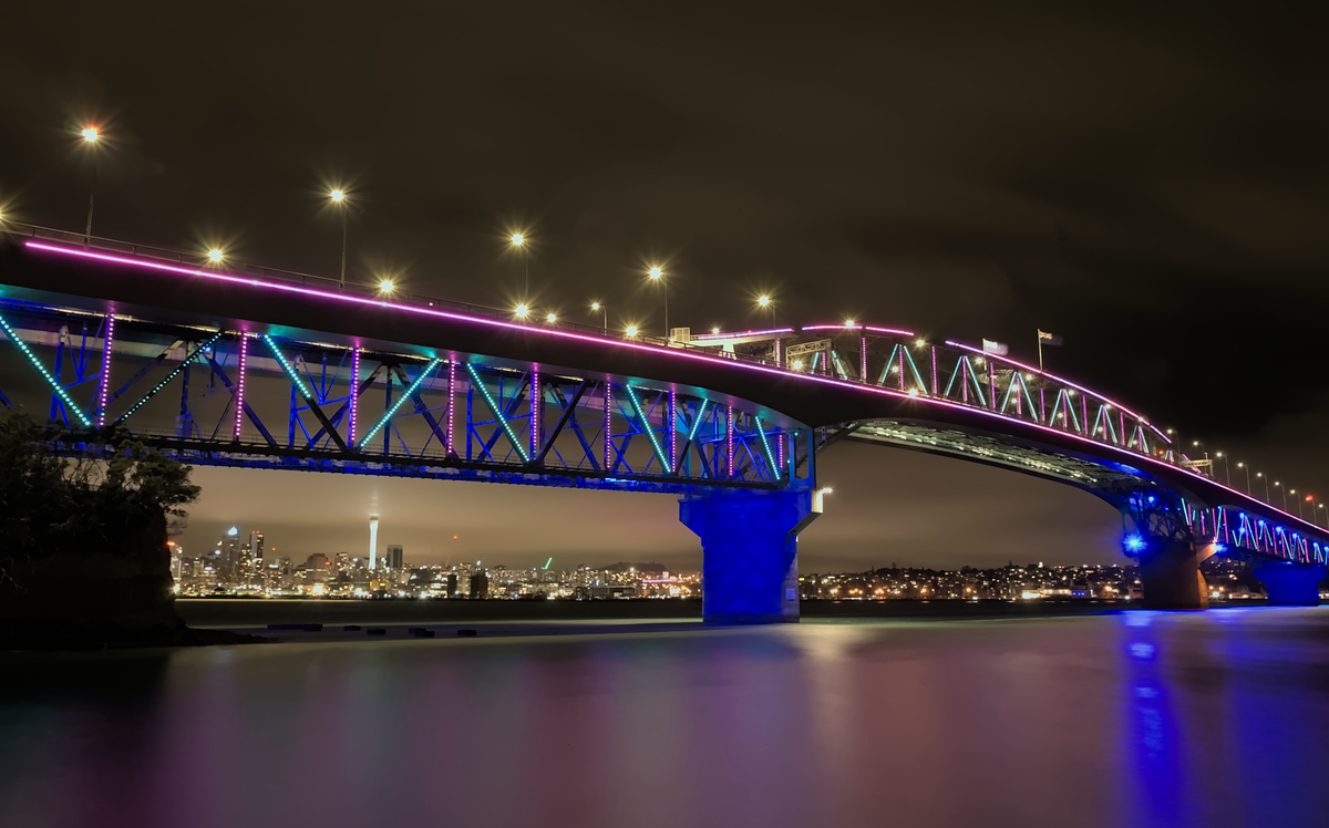 Auckland Harbour bridge at night